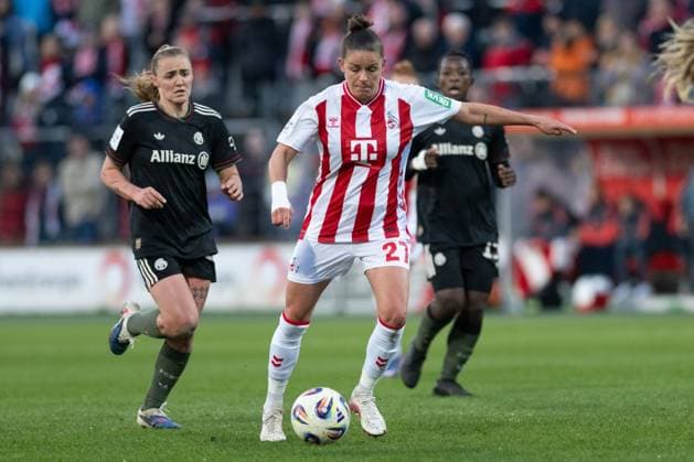 Laura Feiersinger 27 (1. FC Koeln Frauen) am Ball, 1. FC Koeln Frauen vs. FC Bayern Muenchen Frauen, Fussball, Google Pixel Frauen-Bundesliga, 20. Spieltag, 2025 2026, 15.03.2026 DFB regulations prohibit any use of photographs as image sequences and or quasi-video Koeln Nordrhein-Westfalen Deutschland