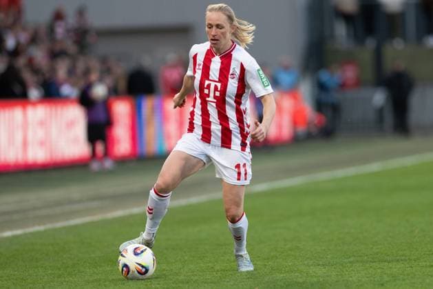 Pauline Bremer 11 (1. FC Koeln Frauen) am Ball, 1. FC Koeln Frauen vs. FC Bayern Muenchen Frauen, Fussball, Google Pixel Frauen-Bundesliga, 20. Spieltag, 2025 2026, 15.03.2026 DFB regulations prohibit any use of photographs as image sequences and or quasi-video Koeln Nordrhein-Westfalen Deutschland