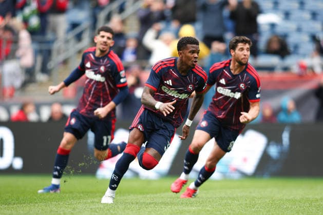 March 15, 2026; Foxborough, Massachusetts, USA; New England Revolution defender Brayan Ceballos (3) celebrates after scoring a goal in a Major League Soccer game between the New England Revolution and FC Cincinnati at Gillette Stadium. (c) CSM MLS, Fussball Herren, USA 2026: FC Cincinnati Vs Revolution MAR 15  - ZUMAc04_ 20260315_zma_c04_034 Copyright: xBurtxGranofskyx