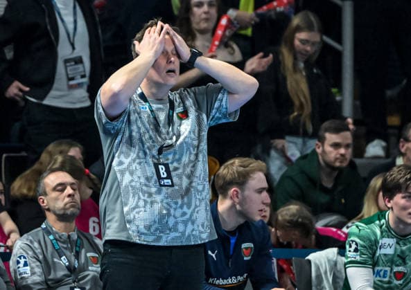 15.03.2026, xlakx, Handball Daikin HBL, Fuechse Berlin - HC Erlangen v.l. Nicolej Krickau (Fuechse Berlin Trainer) gibt Anweisungen, gestikuliert mit den Armen, gesticulate, gives instructions Berlin