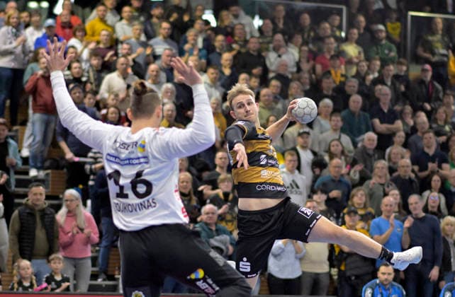 15.03.2026, Dresdens Anton Preußner gegen Coburgs Petros Boukovinas, Handball, 2. Bundesliga, HC Elbflorenz Dresden - HSC Coburg, (c) Dresden