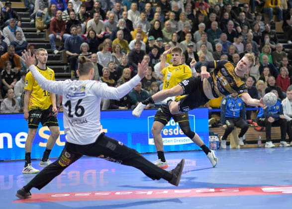 15.03.2026, Dresdens Anton Preußner gegen Coburgs Petros Boukovinas, Handball, 2. Bundesliga, HC Elbflorenz Dresden - HSC Coburg, (c) Dresden