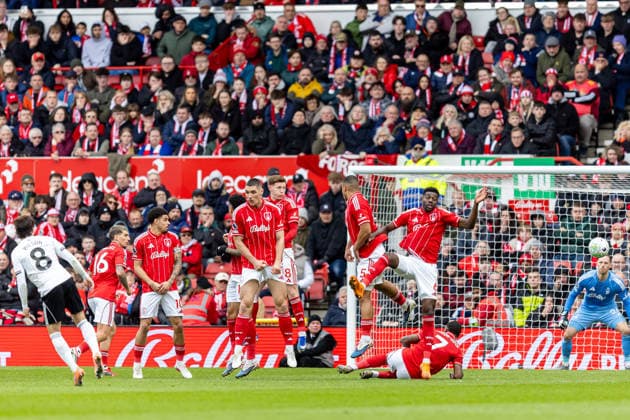 Nottingham Forest v Fulham, Premier League Nottingham Forest players block Fulham free-kick during the Premier League match between Nottingham Forest and Fulham at the City Ground, Nottingham, UK on 15 March 2026. Nottingham City Ground Nottinghamshire UK Editorial use only DataCo restrictions apply See www.football-dataco.com , Copyright: xManjitxNarotrax PSI-23895-0043