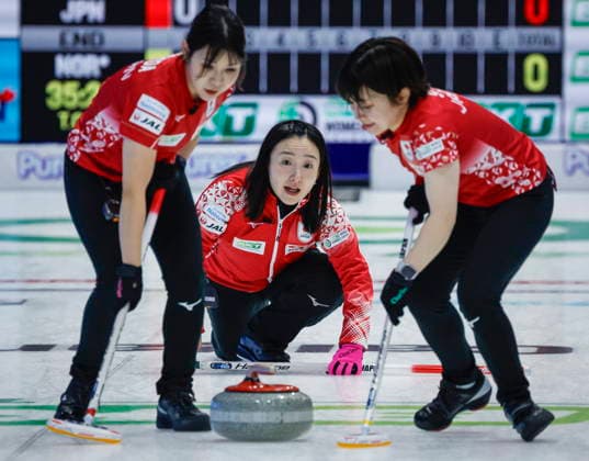 March 15, 2026, Calgary, Ab, CANADA: Japan s skip Satsuki Fujisawa, centre, delivers a stone as teammates lead Yurika Yoshida, left, and second Yumi Suzuki sweep against Norway at the World Women™s Curling Championship in Calgary, Sunday, March 15, 2026. Yurika Yoshida, Yumi Suzuki, Satsuki Fujisawa  - ZUMAc35_ 20260315_zaf_c35_148 Copyright: xJeffxMcintoshx