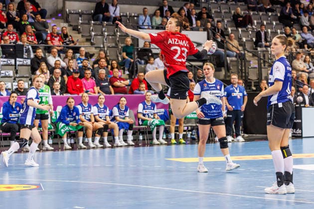 Natsuki Aizawa (Thüringer HC, 23) mit einem hohen Sprung, 15.03.2026, Stuttgart (Deutschland), Handball Frauen, Final4 2026, Spiel um Platz 3, Thüringer HC - HSG Blomberg-Lippe