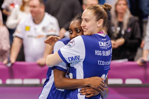 Jubel bei der HSG Blomberg-Lippe über den Sieg; Drittplatzierte, Bronzemedaille; von links: Farrelle Alicia Njinkeu (Blomberg-Lippe, 55), Malin Sandberg (Blomberg-Lippe, 28), 15.03.2026, Stuttgart (Deutschland), Handball Frauen, Final4 2026, Spiel um Platz 3, Thüringer HC - HSG Blomberg-Lippe