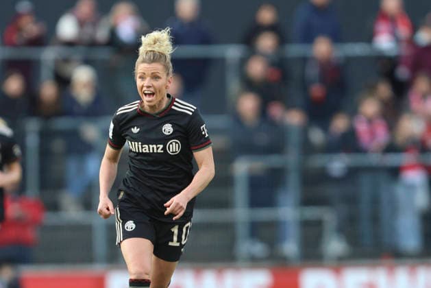 Linda Dallmann (FC Bayern München) gestikuliert, Gestik waehrend des Spiels der Frauen Bundesliga zwischen 1.FC Köln und Bayern München, Franz-Kremer-Stadion am 15. März in Köln, Deutschland. (Foto von Oliver Kaelke DeFodi Images) +++ Linda Dallmann (FC Bayern München) gestikuliert, Gestik during the Woman Bundesliga match between 1.FC Köln and Bayern München at Franz-Kremer-Stadion on March 15, 2026 in Cologne, Germany. (Photo by Oliver Kaelke DeFodi Images) DFL regulations prohibit any use of photographs as image sequences and or quasi-video. (Photo by Oliver Kaelke DeFodi Images) -
