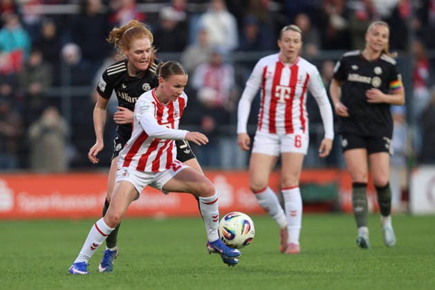 Stine Ballisager Pedersen (FC Bayern München) und Laura Donhauser (1.FC Köln) im Zweikampf waehrend des Spiels der Frauen Bundesliga zwischen 1.FC Köln und Bayern München, Franz-Kremer-Stadion am 15. März in Köln, Deutschland. (Foto von Oliver Kaelke DeFodi Images) +++ Stine Ballisager Pedersen (FC Bayern München) und Laura Donhauser (1.FC Köln) battle for the ball during the Woman Bundesliga match between 1.FC Köln and Bayern München at Franz-Kremer-Stadion on March 15, 2026 in Cologne, Germany. (Photo by Oliver Kaelke DeFodi Images) DFL regulations prohibit any use of photographs as image sequences and or quasi-video. (Photo by Oliver Kaelke DeFodi Images) -
