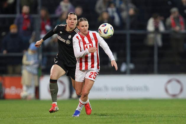 Vanessa Gilles (FC Bayern München) und Laura Donhauser (1.FC Köln) im Zweikampf waehrend des Spiels der Frauen Bundesliga zwischen 1.FC Köln und Bayern München, Franz-Kremer-Stadion am 15. März in Köln, Deutschland. (Foto von Oliver Kaelke DeFodi Images) +++ Vanessa Gilles (FC Bayern München) und Laura Donhauser (1.FC Köln) battle for the ball during the Woman Bundesliga match between 1.FC Köln and Bayern München at Franz-Kremer-Stadion on March 15, 2026 in Cologne, Germany. (Photo by Oliver Kaelke DeFodi Images) DFL regulations prohibit any use of photographs as image sequences and or quasi-video. (Photo by Oliver Kaelke DeFodi Images) -