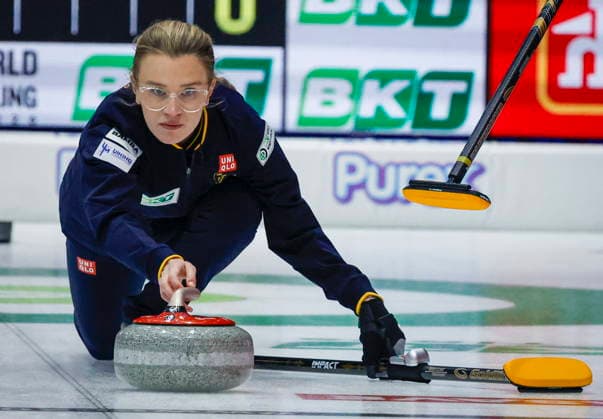 March 15, 2026, Calgary, Ab, CANADA: Sweden s skip Isabella Wranaa delivers a stone against Italy at the World Women™s Curling Championship in Calgary, Sunday, March 15, 2026. Isabella Wranaa  - ZUMAc35_ 20260315_zaf_c35_180 Copyright: xJeffxMcintoshx