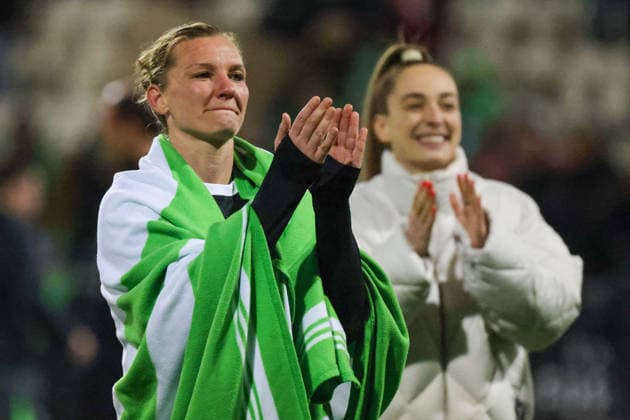 Wolfsburg, Deutschland: 15. März 2026 - 20. Spieltag - 1. Frauenbundesliga - VfL Wolfsburg Frauen vs. Bayer Leverkusen 04 Frauen Im Bild: Alexandra Popp (VfL) beim Abschlussjubel nach dem Heimsieg gegen Leverkusen Copyright: HMBxMedia MadeleinexFantini