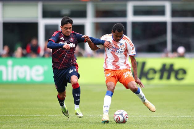 March 15, 2026; Foxborough, Massachusetts, USA; New England Revolution forward Luca Langoni (41) tries to push FC Cincinnati forward Bryan Ramirez (29) off the ball in a Major League Soccer game between the New England Revolution and FC Cincinnati at Gillette Stadium. (c) CSM MLS, Fussball Herren, USA 2026: FC Cincinnati Vs Revolution MAR 15  - ZUMAc04_ 20260315_zma_c04_047 Copyright: xBurtxGranofskyx