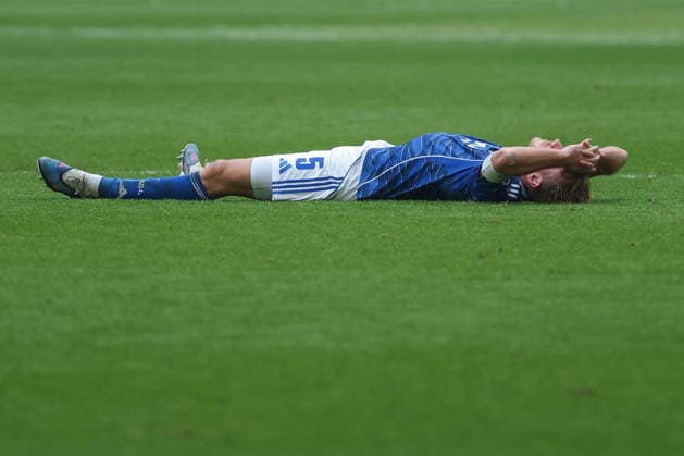 2. Bundesliga - FC Schalke 04 - Hannover 96 am 15.03.2026 in der Veltins-Arena auf Schalke Timo Becker (Schalke 5) unzufrieden, enttäuscht, enttaeuscht, niedergeschlagen