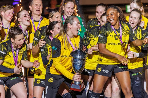 Jubel beim BVB Dortmund über den Pokalsieg; Siegerehrung; Sieger, Erstplatzierte, Goldmedaille, 15.03.2026, Stuttgart (Deutschland), Handball Frauen, Final4 2025, Finale, HSG Bensheim Auerbach - BVB Dortmund