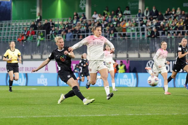 15.03.2026, xgrfx, Fussball Google Pixel Frauen-Bundesliga, VfL Wolfsburg - Bayer Leverkusen v.l. Alexandra Popp (VfL Wolfsburg), Carlotta Wamser (Bayer Leverkusen) (DFL DFB REGULATIONS PROHIBIT ANY USE OF PHOTOGRAPHS as IMAGE SEQUENCES and or QUASI-VIDEO) Wolfsburg