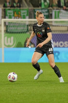 15.03.2026, xgrfx, Fussball Google Pixel Frauen-Bundesliga, VfL Wolfsburg - Bayer Leverkusen v.l. Sarai Linder (VfL Wolfsburg) (DFL DFB REGULATIONS PROHIBIT ANY USE OF PHOTOGRAPHS as IMAGE SEQUENCES and or QUASI-VIDEO) Wolfsburg