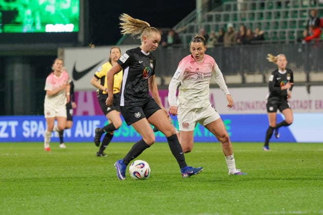 15.03.2026, xgrfx, Fussball Google Pixel Frauen-Bundesliga, VfL Wolfsburg - Bayer Leverkusen v.l. Ella Peddemors (VfL Wolfsburg), Carlotta Wamser (Bayer Leverkusen) (DFL DFB REGULATIONS PROHIBIT ANY USE OF PHOTOGRAPHS as IMAGE SEQUENCES and or QUASI-VIDEO) Wolfsburg