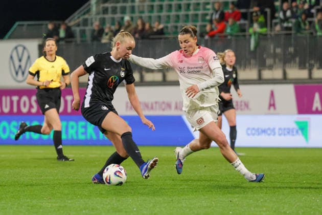 15.03.2026, xgrfx, Fussball Google Pixel Frauen-Bundesliga, VfL Wolfsburg - Bayer Leverkusen v.l. Ella Peddemors (VfL Wolfsburg), Carlotta Wamser (Bayer Leverkusen) (DFL DFB REGULATIONS PROHIBIT ANY USE OF PHOTOGRAPHS as IMAGE SEQUENCES and or QUASI-VIDEO) Wolfsburg