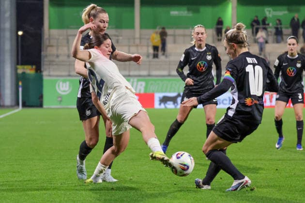 15.03.2026, xgrfx, Fussball Google Pixel Frauen-Bundesliga, VfL Wolfsburg - Bayer Leverkusen v.l. Sarai Linder (VfL Wolfsburg), Ruby Grant (Bayer Leverkusen), Svenja Huth (VfL Wolfsburg) (DFL DFB REGULATIONS PROHIBIT ANY USE OF PHOTOGRAPHS as IMAGE SEQUENCES and or QUASI-VIDEO) Wolfsburg *** 15 03 2026, xgrfx, Soccer Google Pixel Women Bundesliga, VfL Wolfsburg Bayer Leverkusen v l Sarai Linder VfL Wolfsburg , Ruby Grant Bayer Leverkusen , Svenja Huth VfL Wolfsburg DFL DFB REGULATIONS PROHIBIT ANY USE OF PHOTOGRAPHS as IMAGE SEQUENCES and or QUASI VIDEO Wolfsburg