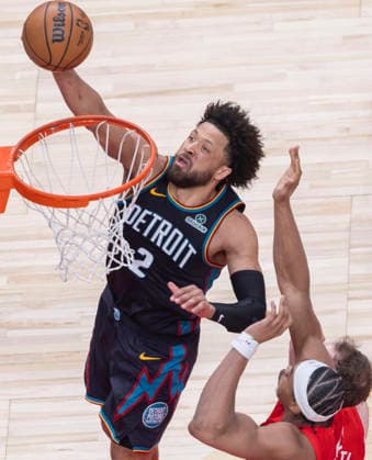 (260316) -- TORONTO, March 16, 2026 -- Cade Cunningham (top) of Detroit Pistons goes up for a layup during the 2025-2026 NBA, Basketball Herren, USA regular season game between Toronto Raptors and Detroit Pistons in Toronto, Canada, on March 15, 2026. (Photo by Zou Zheng Xinhua) (SP)CANADA-TORONTO-NBA-PISTONS VS RAPTORS LinxWei 