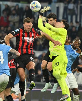 (260316) -- ROME, March 16, 2026 -- Lazio s Edoardo Motta (R) vies with AC Milan s Niclas Fullkrug (L) and Christian Pulisic during a Serie A football match between Lazio and AC Milan in Rome, Italy, March 15, 2026. (Photo by Alberto Lingria Xinhua) (SP)ITALY-ROME-FOOTBALL-SERIE A-LAZIO VS AC MILAN LixJing 