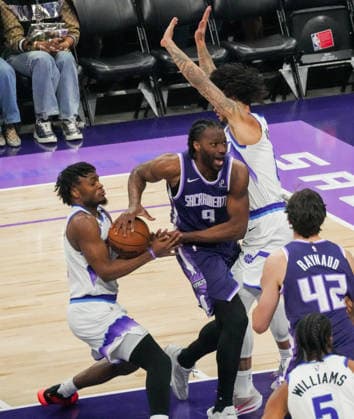 (260316) -- SACRAMENTO, March 16, 2026 -- Precious Achiuwa (C) of Sacramento Kings competes during the 2025-2026 NBA, Basketball Herren, USA regular season game between Sacramento Kings and Utah Jazz in Sacramento, the United States, March 15, 2026. (Photo by Xinhua) (SP)U.S.-SACRAMENTO-BASKETBALL-NBA-KINGS VS JAZZ SunxYuxuan 