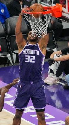 (260316) -- SACRAMENTO, March 16, 2026 -- Dylan Cardwell of Sacramento Kings dunks during the 2025-2026 NBA, Basketball Herren, USA regular season game between Sacramento Kings and Utah Jazz in Sacramento, the United States, March 15, 2026. (Photo by Xinhua) (SP)U.S.-SACRAMENTO-BASKETBALL-NBA-KINGS VS JAZZ SunxYuxuan 