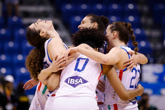 2026 World Cup Qualifying Tournament - Italy V Spain Italy Women s national team, Nationalteam celebrates after securing a spot at the FIBA Women s Basketball World Cup 2026 following the game at the 2026 FIBA World Cup Qualifying Tournament between Italy and Spain in San Juan, Puerto Rico, on March 15, 2026, at the Coliseo Jose Miguel Agrelot. San Juan Puerto Rico  Copyright: xEdgardoxMedinax originalFilename:medinamillan-notitle260315_nphXF.jpg