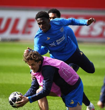 16.03.2026, xophax, Fussball , UEFA Champions League , 2025 2026 , Bayer Leverkusen. Training vor dem Rückspiel gegen Arsenal London. Tim Oermann , links und Ernest Poku , rechts ( beide Bayer 04 ) Leverkusen