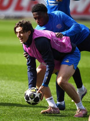16.03.2026, xophax, Fussball , UEFA Champions League , 2025 2026 , Bayer Leverkusen. Training vor dem Rückspiel gegen Arsenal London. Tim Oermann , links und Ernest Poku , rechts ( beide Bayer 04 ) Leverkusen