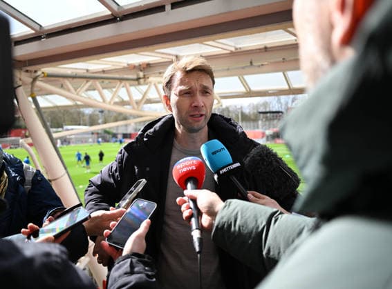 16.03.2026, xophax, Fussball , UEFA Champions League , 2025 2026 , Bayer Leverkusen. Training vor dem Rückspiel gegen Arsenal London. Simon Rolfes in der Mixed Zone. Leverkusen