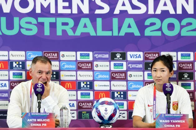 PERTH, AUSTRALIA - MARCH 16: Ante Milicic (L), head coach of Team China, and player Wang Yanwen attend a press conference, PK, Pressekonferenz before the AFC Women s Asian Cup Australia 2026 Semifinal game between China and Australia on March 16, 2026 in Perth, Australia.  Copyright: xWuxZhizhaox 111628543680