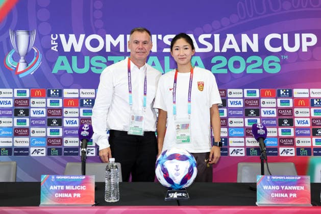 PERTH, AUSTRALIA - MARCH 16: Ante Milicic (L), head coach of Team China, and player Wang Yanwen attend a press conference, PK, Pressekonferenz before the AFC Women s Asian Cup Australia 2026 Semifinal game between China and Australia on March 16, 2026 in Perth, Australia.  Copyright: xWuxZhizhaox 111628547039