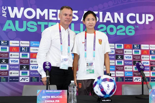 PERTH, AUSTRALIA - MARCH 16: Ante Milicic (L), head coach of Team China, and player Wang Yanwen attend a press conference, PK, Pressekonferenz before the AFC Women s Asian Cup Australia 2026 Semifinal game between China and Australia on March 16, 2026 in Perth, Australia.  Copyright: xWuxZhizhaox 111628547040