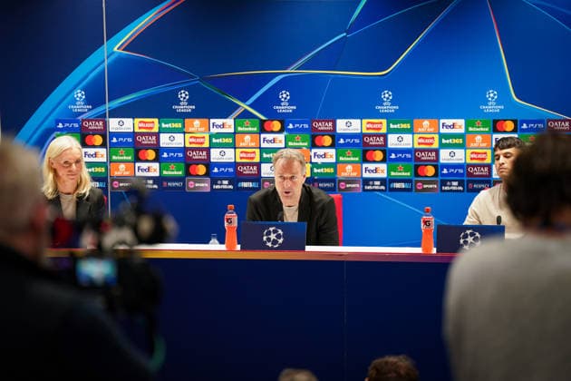 England: Pressekonferenz mit Kasper Hjulmand (Trainer, Bayer 04 Leverkusen) und Exequiel Palacios (Bayer 04 Leverkusen, 25) vor dem UEFA Champions League 2025 - 2026, Achtelfinale (Rückspiel) FC Arsenal London vs Bayer 04 Leverkusen - Emirates Stadium (London): Copyright: xJOERANxSTEINSIEKx