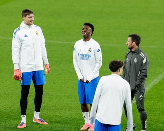 Vinicius Junior of Real Madrid joins his teammates during a training session during the press conference, PK, Pressekonferenz training at the Academy Stadium, Manchester. Picture date: 16th March 2026. Picture credit should read: Cody Froggatt Sportimage EDITORIAL USE ONLY. No use with unauthorised audio, video, data, fixture lists, club league logos or live services. Online in-match use limited to 120 images, no video emulation. No use in betting, games or single club league player publications. SPI_022_CF_REAL_MADRID_PRESS SPI-4608-0022