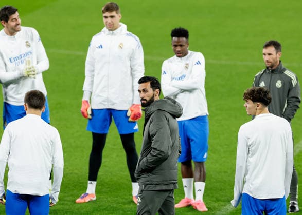 Alvaro Arbeloa head coach of Real Madrid during a training session during the press conference, PK, Pressekonferenz training at the Academy Stadium, Manchester. Picture date: 16th March 2026. Picture credit should read: Cody Froggatt Sportimage EDITORIAL USE ONLY. No use with unauthorised audio, video, data, fixture lists, club league logos or live services. Online in-match use limited to 120 images, no video emulation. No use in betting, games or single club league player publications. SPI_024_CF_REAL_MADRID_PRESS SPI-4608-0024