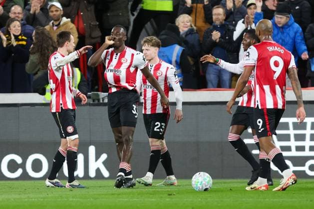 Michael Kayode of Brentford celebrates scoring his team s first goal of the match with his teammates Brentford v Wolverhampton Wanderers, Football, Premier League, The Gtech Community Stadium, London, UK - 16 03 2026 EDITORIAL USE ONLY No use with unauthorised audio, video, data, fixture lists (outside the EU), club league logos or live services. Online in-match use limited to 45 images (+15 in extra time). No use to emulate moving images. No use in betting, games or Copyright: xAnthonyxHanc Shutterstockx 16777223c