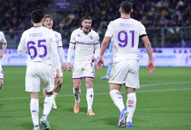 Fiorentina s players jubilates after scoring the goal 0-2 during the Serie A soccer match between Cremonese and Fiorentina at the Giovanni Zini Stadium in Cremona Italy - Monday, 16 march 2026. - Soccer .  Copyright: xAlbertoxMariani LaPressex