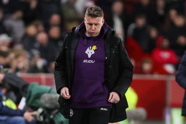 Rob Edwards, Head Coach of Wolverhampton Wanderers looks dejected during the match Brentford v Wolverhampton Wanderers, Football, Premier League, The Gtech Community Stadium, London, UK - 16 03 2026 EDITORIAL USE ONLY No use with unauthorised audio, video, data, fixture lists (outside the EU), club league logos or live services. Online in-match use limited to 45 images (+15 in extra time). No use to emulate moving images. No use in betting, games or Copyright: xAnthonyxHanc Shutterstockx 16777223aa