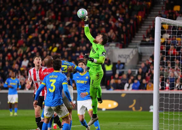 16th March 2026; Gtech Community Stadium, Brentford, London, England; Premier League Football, Brentford versus Wolverhampton Wanderers; Goalkeeper Jose Sa of Wolverhampton Wanderers punches the ball out  JPxFletcher Content restricted for UK based newspaper
