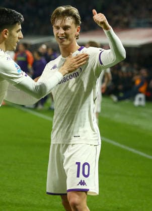 Fiorentina Albert GuÃ°mundsson esultanza goal 1-4 during the Serie A soccer match between Cremonese and Fiorentina. at the Giovanni Zini in Cremona, north west Italy - Lunedi , 16 Marzo 2026. - Soccer .  Copyright: xAlbertoxMariani LaPressex