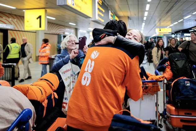 SCHIPHOL - Paralympian Dean van Kooij upon arrival at Schiphol with TeamNL on the day after the closing ceremony of the Paralympic Games in Milan and Cortina. RAMON VAN FLYMEN ANP netherlands out - belgium out Schiphol xVIxxIVx 553564250 originalFilename: 553564250.jpg