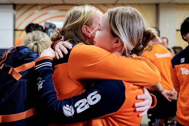 SCHIPHOL - Paralympian Claire Petit upon arrival at Schiphol with TeamNL on the day after the closing ceremony of the Paralympic Games in Milan and Cortina. RAMON VAN FLYMEN ANP netherlands out - belgium out Schiphol xVIxxIVx 553564263 originalFilename: 553564263.jpg