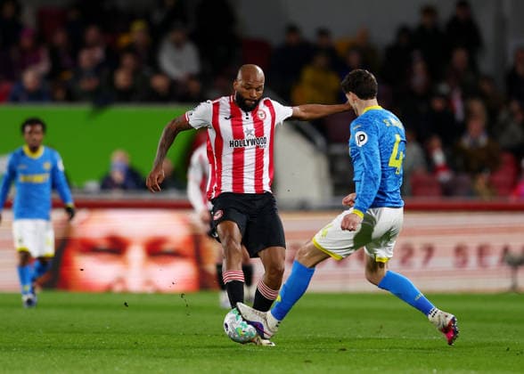16th March 2026; Gtech Community Stadium, Brentford, London, England; Premier League Football, Brentford versus Wolverhampton Wanderers; Igor Thiago of Brentford under pressure from Santiago Bueno of Wolverhampton Wanderers  JPxFletcher Content restricted for UK based newspaper