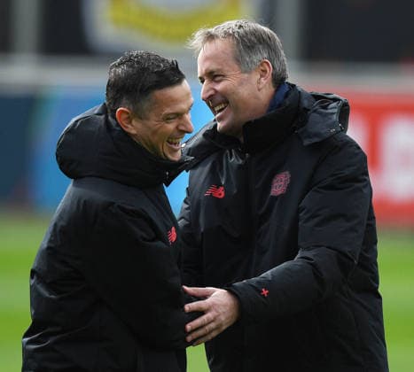 16.03.2026, xophax, Fussball , UEFA Champions League , 2025 2026 , Bayer Leverkusen. Training vor dem Rückspiel gegen Arsenal London. Trainer Kasper Hjulmand , rechts ( Bayer 04 Leverkusen ) und Co-Trainer Rogier Meuer , links ( Bayer 04 ) Leverkusen