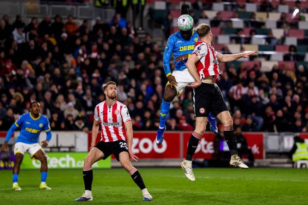 BRENTFORD, ENGLAND - MARCH 16: Tolu Arokodare of Wolverhampton Wanderers heads the ball during the Premier League match between Brentford and Wolverhampton Wanderers at Gtech Community Stadium on March 16, 2026 in Brentford, England.  Copyright: xRenexNijhuis MBxMediax