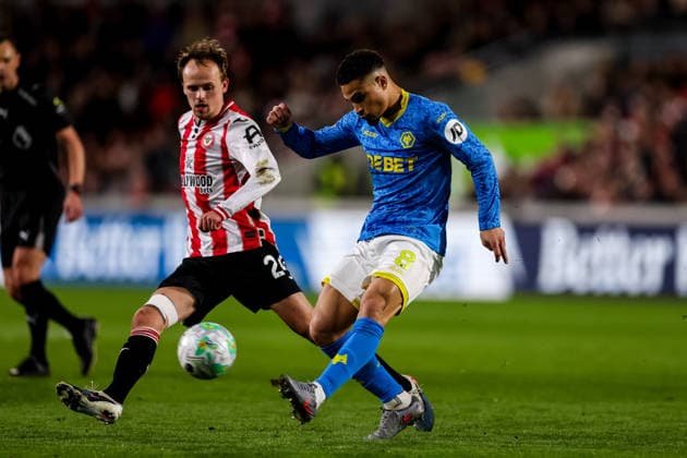 BRENTFORD, ENGLAND - MARCH 16: Joao Gomes of Wolverhampton Wanderers passes the ball during the Premier League match between Brentford and Wolverhampton Wanderers at Gtech Community Stadium on March 16, 2026 in Brentford, England.  Copyright: xRenexNijhuis MBxMediax
