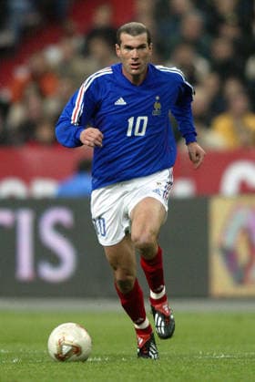 France V Scotland, International Friendly, Länderspiel, Nationalmannschaft Zinedine Zidane of France on the ball during the International Friendly match between France and Scotland at Stade De France on March 27, 2002 in Paris, France. Paris Stade De France France France Copyright: xAllstarxPicturexLibraryxLtdx