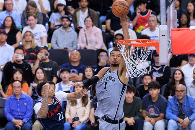 March 16, 2026, Inglewood, California, USA: Victor Wembanyama 1 of the San Antonio Spurs dunks the ball as Jordan Miller 22 of the Los Angeles Clippers defends during their regular season NBA, Basketball Herren, USA game on Monday March 16, 2026 at Intuit Dome in Inglewood, California. ARIANA RUIZ PI Inglewood USA - ZUMAp124 20260316_zaa_p124_023 Copyright: xArianaxRuizx